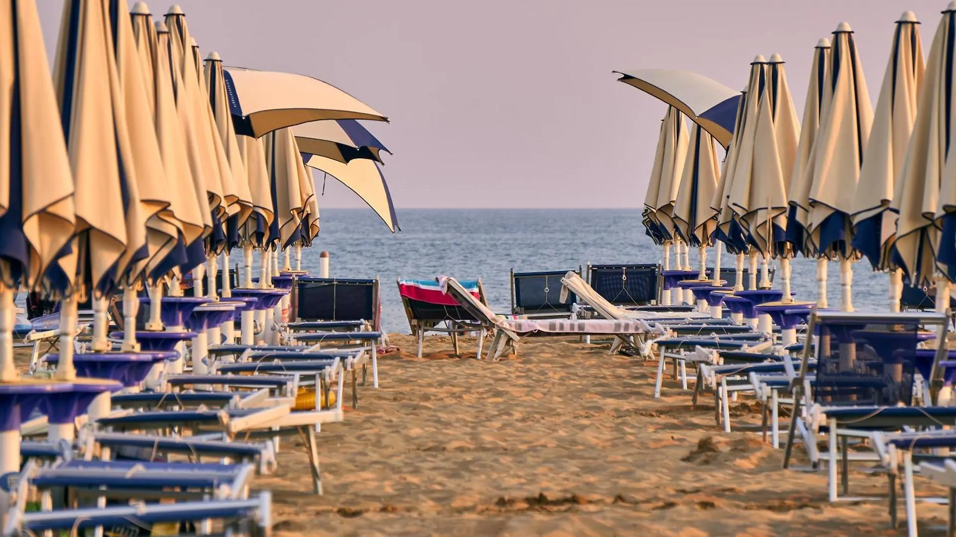 Comfy 2 Bedroom Flat Near The Beach Μπιμπιόνε 0*,